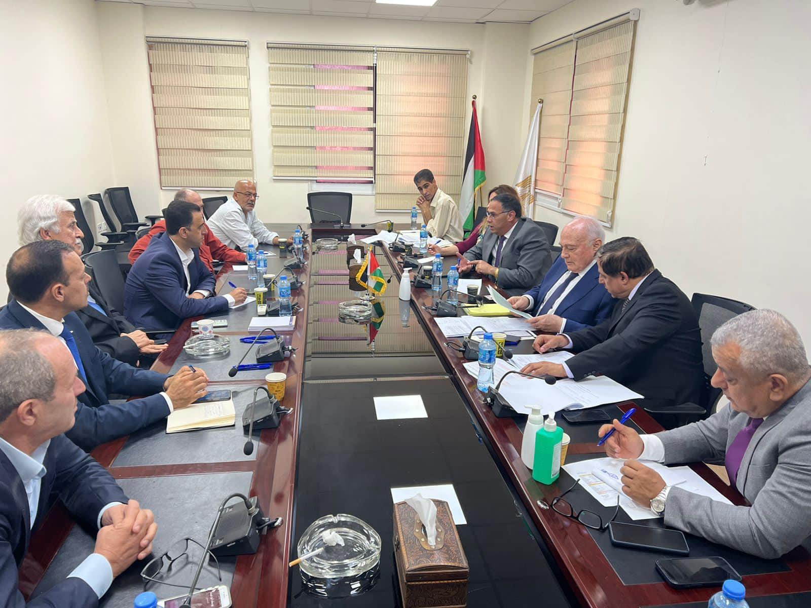 مشاركة الهيئة في اجتماعات الحكومة لمعالجة قضايا الاتحاد العام لنقابة المعلمين